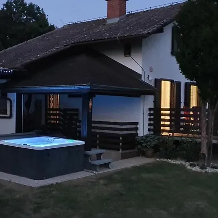 Holiday House Vilana Puconci Extérieur photo